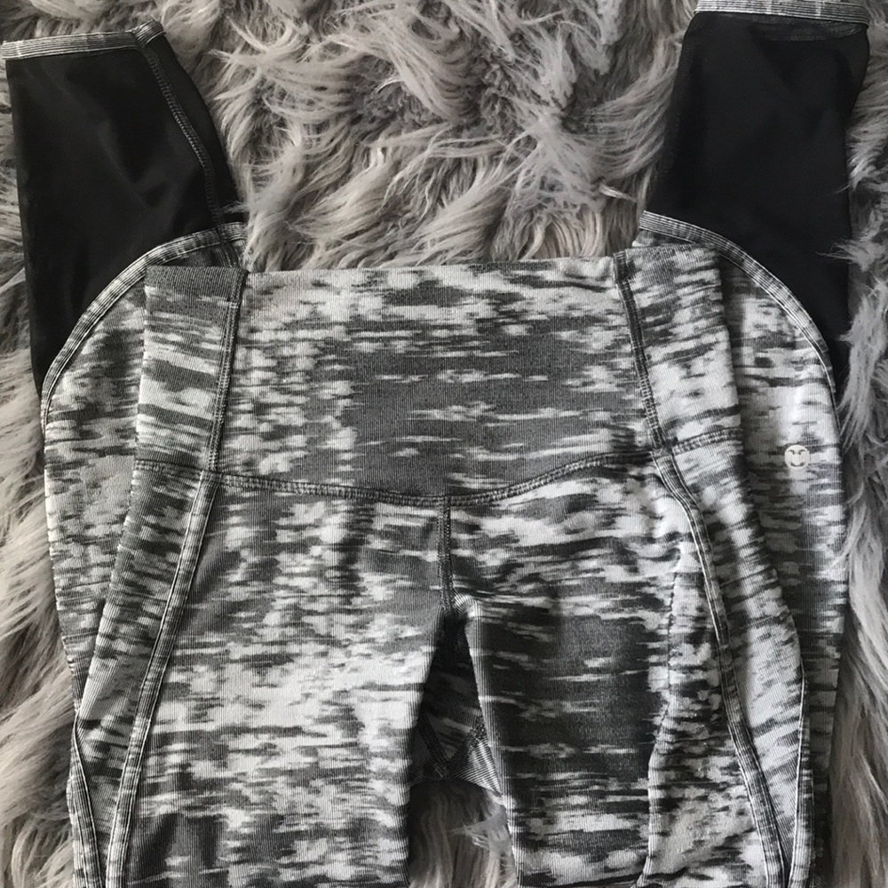 Reversible lululemon crop leggings